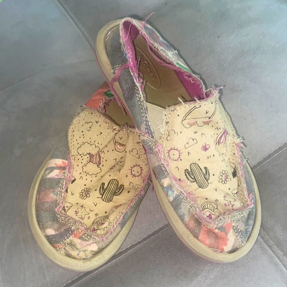 Girls Sanuks